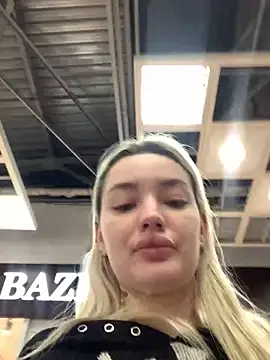 Snapshot of Sextazy chatting on 02/14/25, 12:47 Sextazy online show from 02/14/25, 12:47