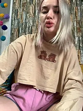 Snapshot of Sextazy chatting on 11/15/25, 08:40 Sextazy online show from 11/15/25, 08:40