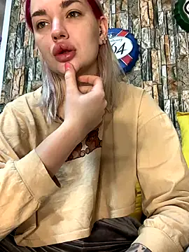 Snapshot of Sextazy chatting on 11/28/25, 12:16 Sextazy online show from 11/28/25, 12:16