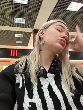 Snapshot of Sextazy chatting on 02/06/25, 12:04 Sextazy online show from 02/06/25, 12:04