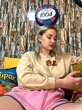 Snapshot of Sextazy chatting on 11/09/25, 09:46 Sextazy online show from 11/09/25, 09:46