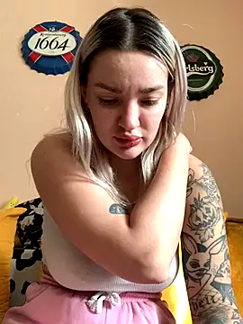 Snapshot of Sextazy chatting on 10/05/25, 08:16 Sextazy online show from 10/05/25, 08:16