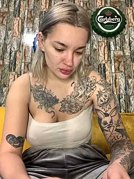 Snapshot of Sextazy chatting on 11/07/25, 11:37 Sextazy online show from 11/07/25, 11:37