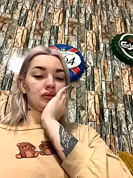 Snapshot of Sextazy chatting on 11/22/25, 10:47 Sextazy online show from 11/22/25, 10:47