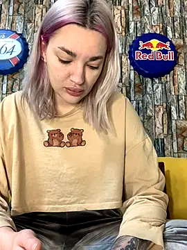 Snapshot of Sextazy chatting on 12/14/25, 10:10 Sextazy online show from 12/14/25, 10:10