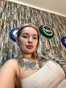 Snapshot of Sextazy chatting on 11/08/25, 01:03 Sextazy online show from 11/08/25, 01:03