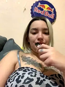 Snapshot of Sextazy chatting on 09/21/25, 11:15 Sextazy online show from 09/21/25, 11:15