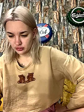 Snapshot of Sextazy chatting on 11/24/25, 11:43 Sextazy online show from 11/24/25, 11:43