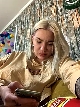 Snapshot of Sextazy chatting on 11/19/25, 03:45 Sextazy online show from 11/19/25, 03:45