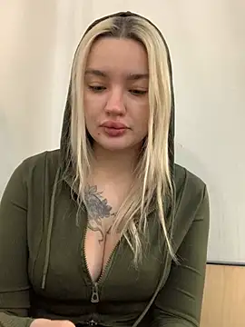 Snapshot of Sextazy chatting on 02/07/25, 06:56 Sextazy online show from 02/07/25, 06:56