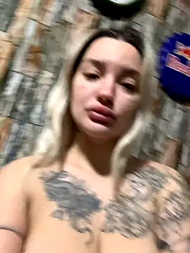 Snapshot of Sextazy chatting on 10/14/25, 12:28 Sextazy online show from 10/14/25, 12:28