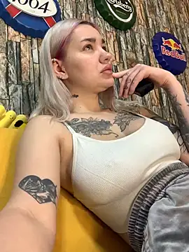 Snapshot of Sextazy chatting on 12/16/25, 10:08 Sextazy online show from 12/16/25, 10:08