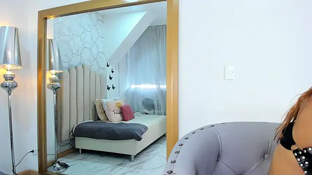 Snapshot of SofiaRios04 chatting on 10/28/25, 12:15 SofiaRios04 online show from 10/28/25, 12:15