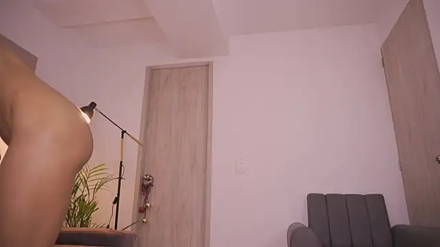 SofiaRios04 online show from 04/14/26, 07:52