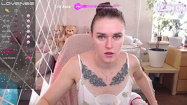 Snapshot of Bella__Swoon chatting on 09/30/25, 03:34 Bella Swoon online show from 09/30/25, 03:34