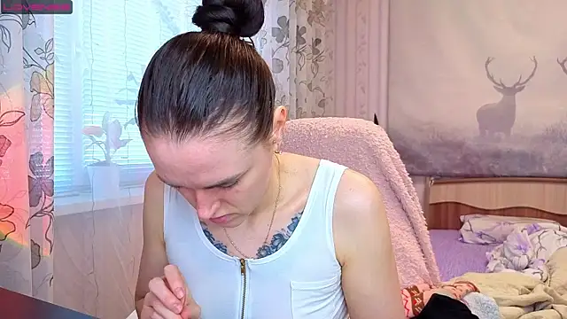 Snapshot of Bella__Swoon chatting on 04/28/26, 04:50 Bella Swoon online show from 04/28/26, 04:50