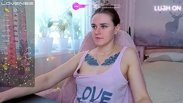 Snapshot of Bella__Swoon chatting on 04/14/26, 06:18 Bella Swoon online show from 04/14/26, 06:18