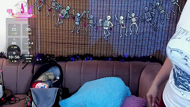 ariana cross online show from 10/12/25, 01:45