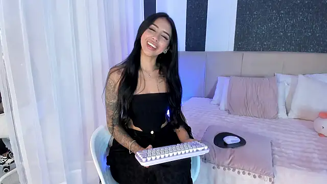 Alaia Manson online show from 02/13/26, 07:47