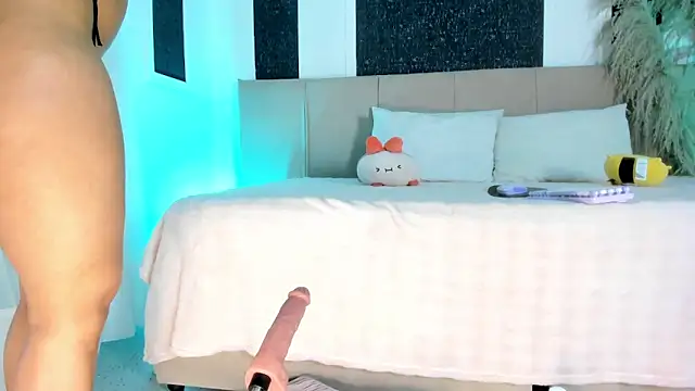 Alaia Manson online show from 02/25/26, 07:47