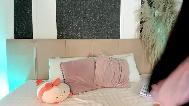 Alaia Manson online show from 02/21/26, 07:38