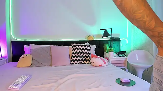 Alaia Manson online show from 03/12/26, 07:40