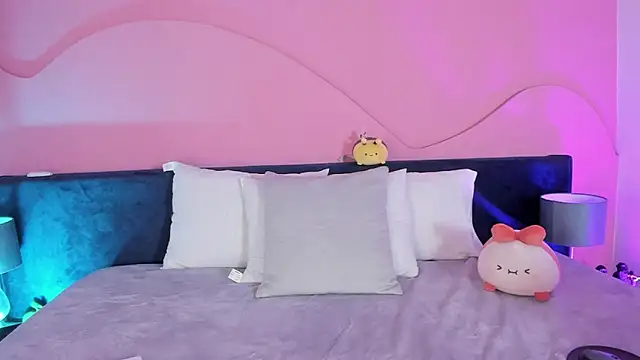 Alaia Manson online show from 11/14/25, 11:58