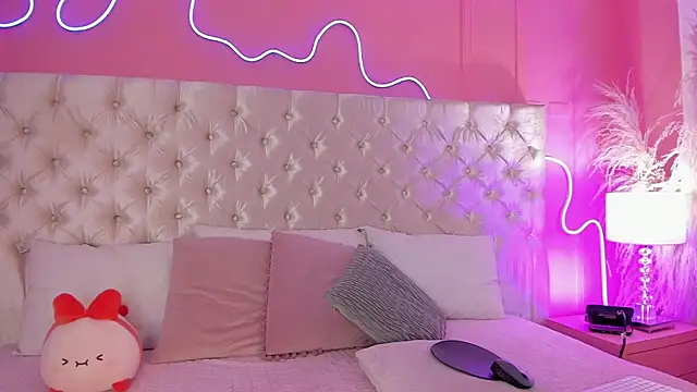 Alaia Manson online show from 10/07/25, 01:34