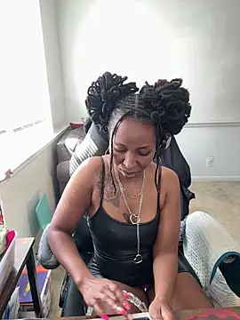 LeyaHoneybuns online show from 04/07/26, 04:20