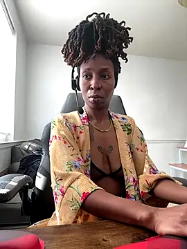 LeyaHoneybuns online show from 01/07/26, 04:45