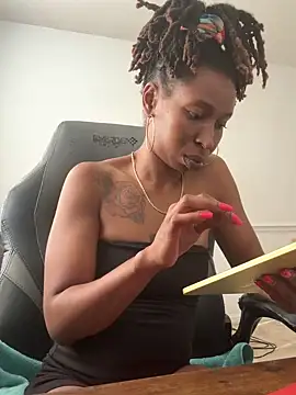 LeyaHoneybuns online show from 10/20/25, 03:12