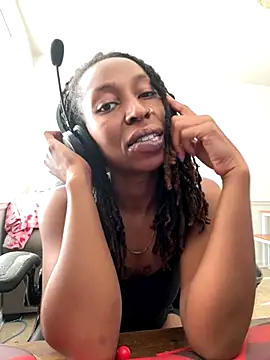 LeyaHoneybuns online show from 10/27/25, 03:35