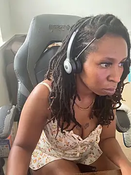 LeyaHoneybuns online show from 04/29/26, 05:30