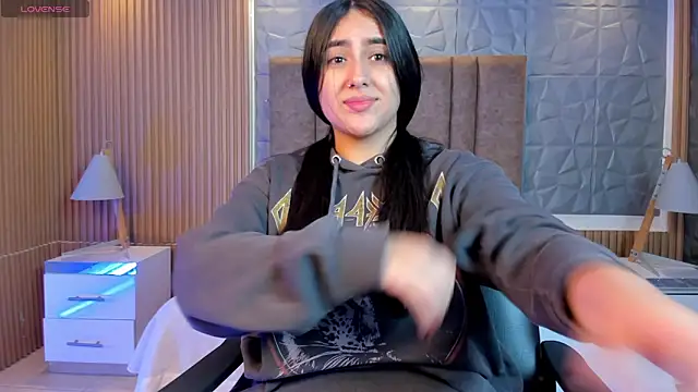 paulina sweett  online show from 12/21/25, 11:56