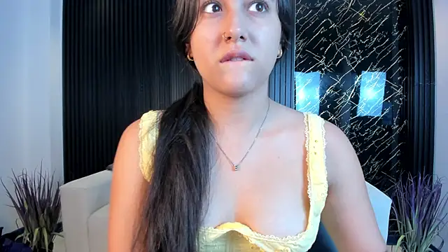 paulina sweett  online show from 11/06/25, 01:04