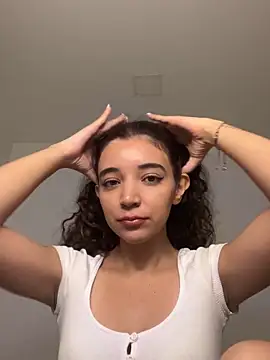 uniquerossie online show from 12/04/25, 08:02