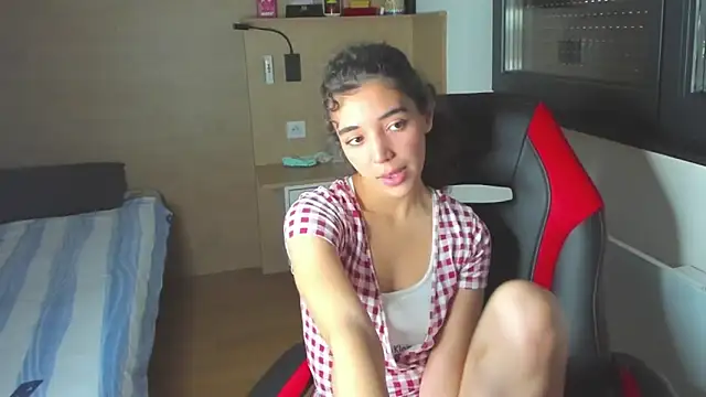 uniquerossie online show from 10/23/25, 07:40