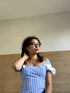 uniquerossie online show from 10/30/25, 10:13