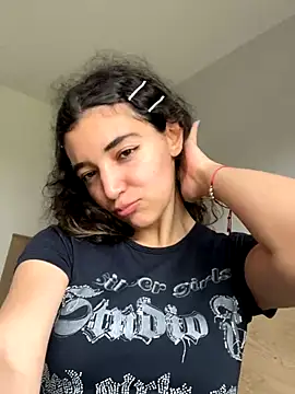 uniquerossie online show from 11/14/25, 10:19