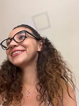 uniquerossie online show from 12/23/25, 08:02
