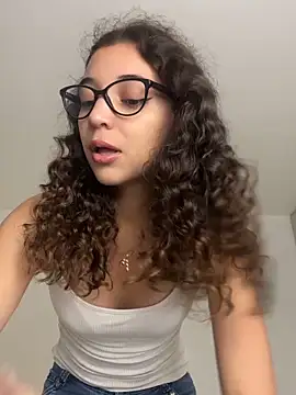 uniquerossie online show from 12/15/25, 08:09