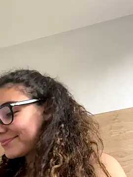 uniquerossie online show from 11/07/25, 10:53