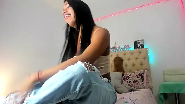 Snapshot of shantallhotxx chatting on 10/10/25, 01:50 shantallhotxx online show from 10/10/25, 01:50
