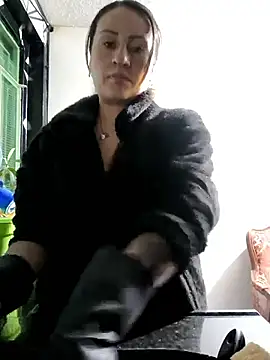 LuisaFernanda170823 online show from 12/17/25, 12:15