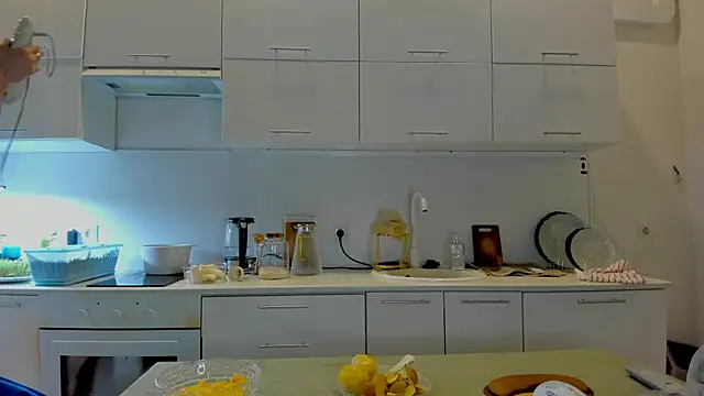 crystalnut online show from 12/04/25, 03:27