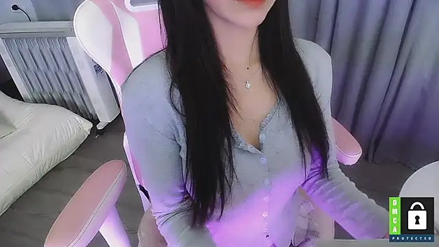 Snapshot of San___San chatting on 01/18/26, 11:02 San San online show from 01/18/26, 11:02