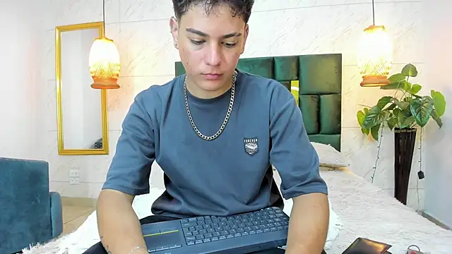 Levy Steve online show from 09/12/25, 03:28