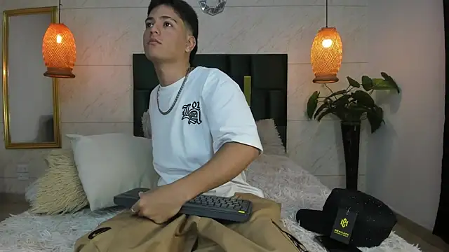 Levy Steve online show from 11/05/25, 03:42