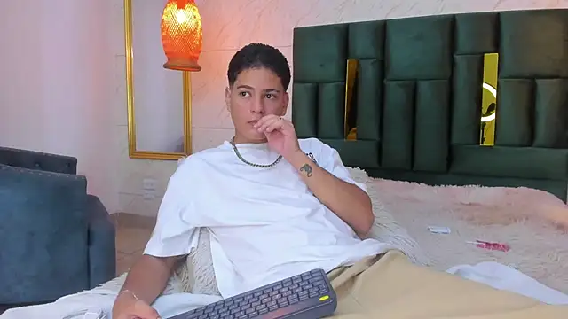 Levy Steve online show from 10/19/25, 04:37