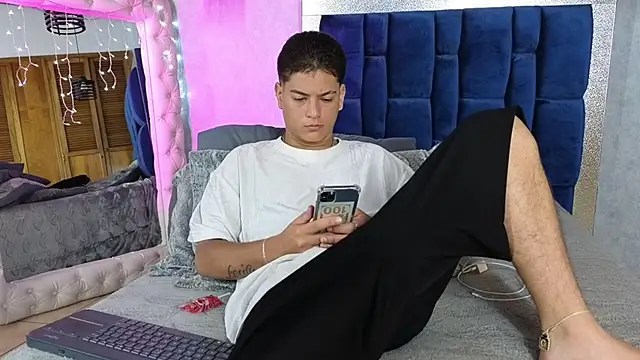 Levy Steve online show from 10/10/25, 04:35